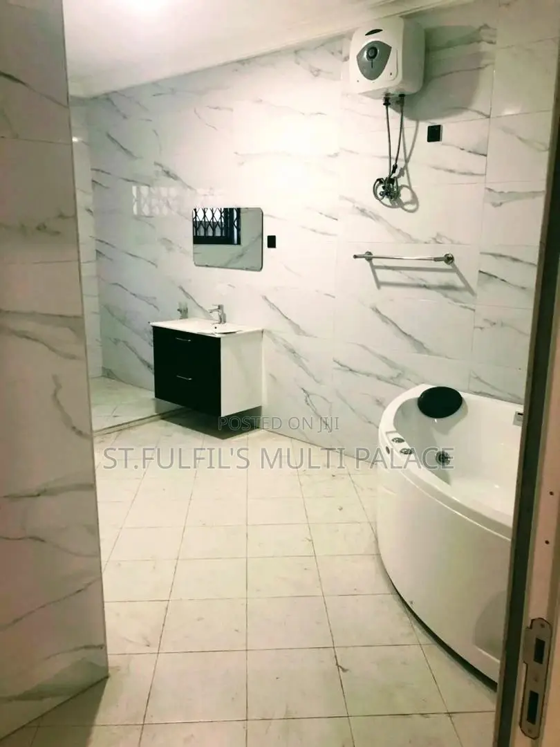 5bdrm House in Adenta for Sale