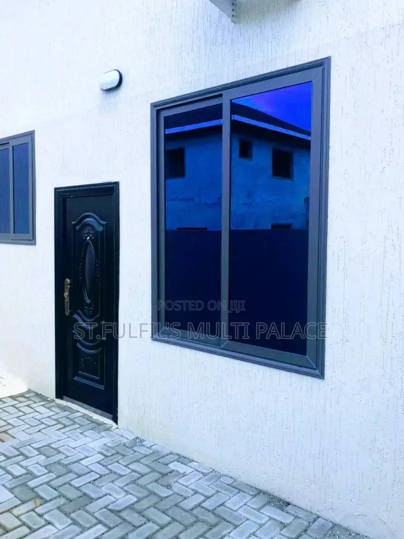 5bdrm House in Adenta for Sale