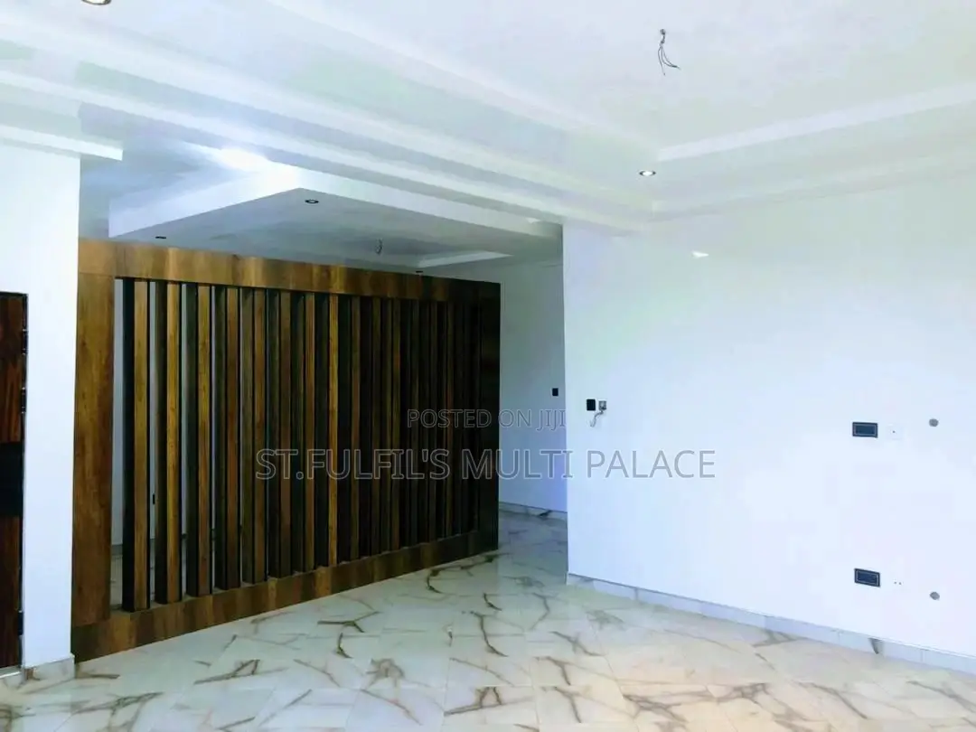 5bdrm House in Adenta for Sale
