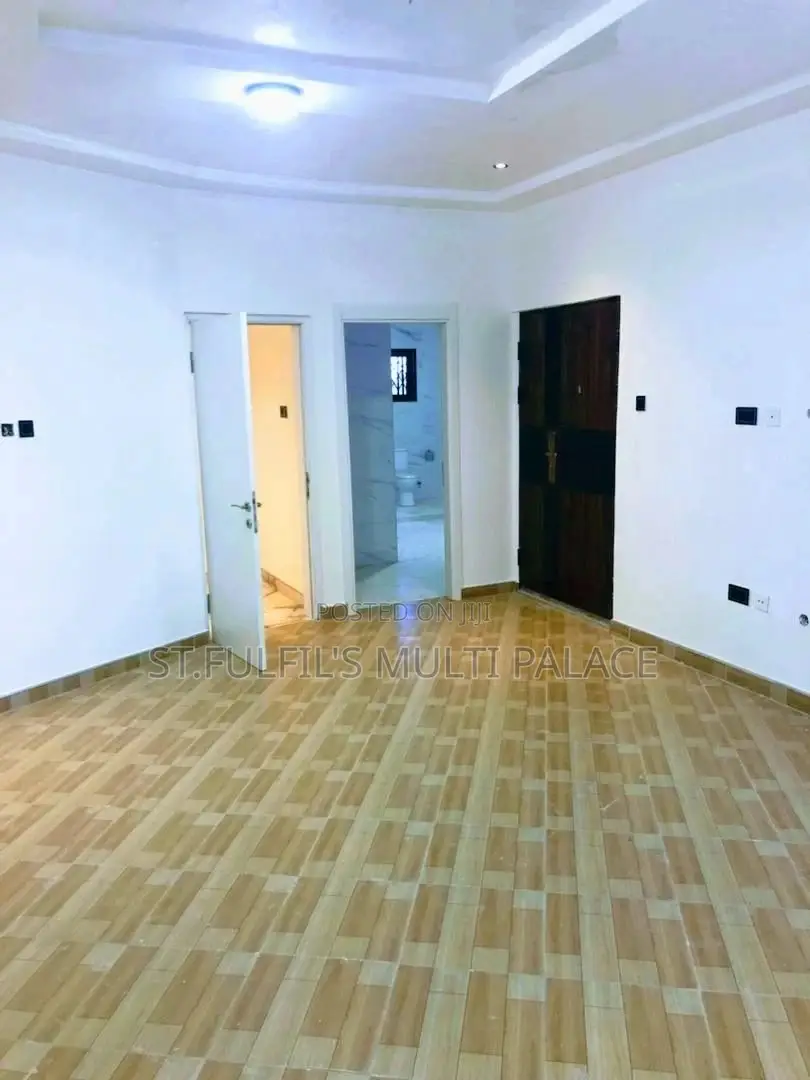 5bdrm House in Adenta for Sale