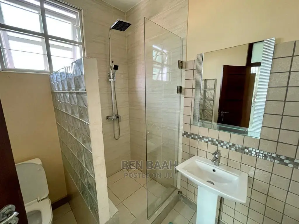 4bdrm Duplex in Ben Perperties, Ga East Municipal for sale