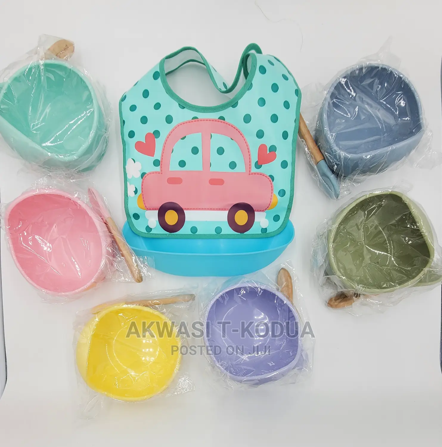 Detachable Bib