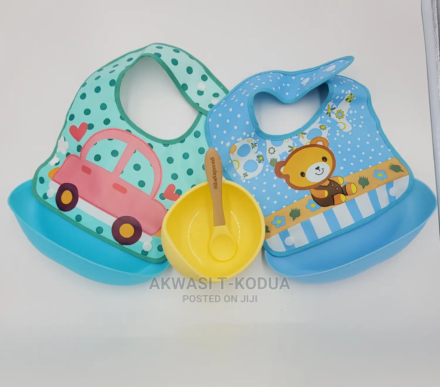 Detachable Bib