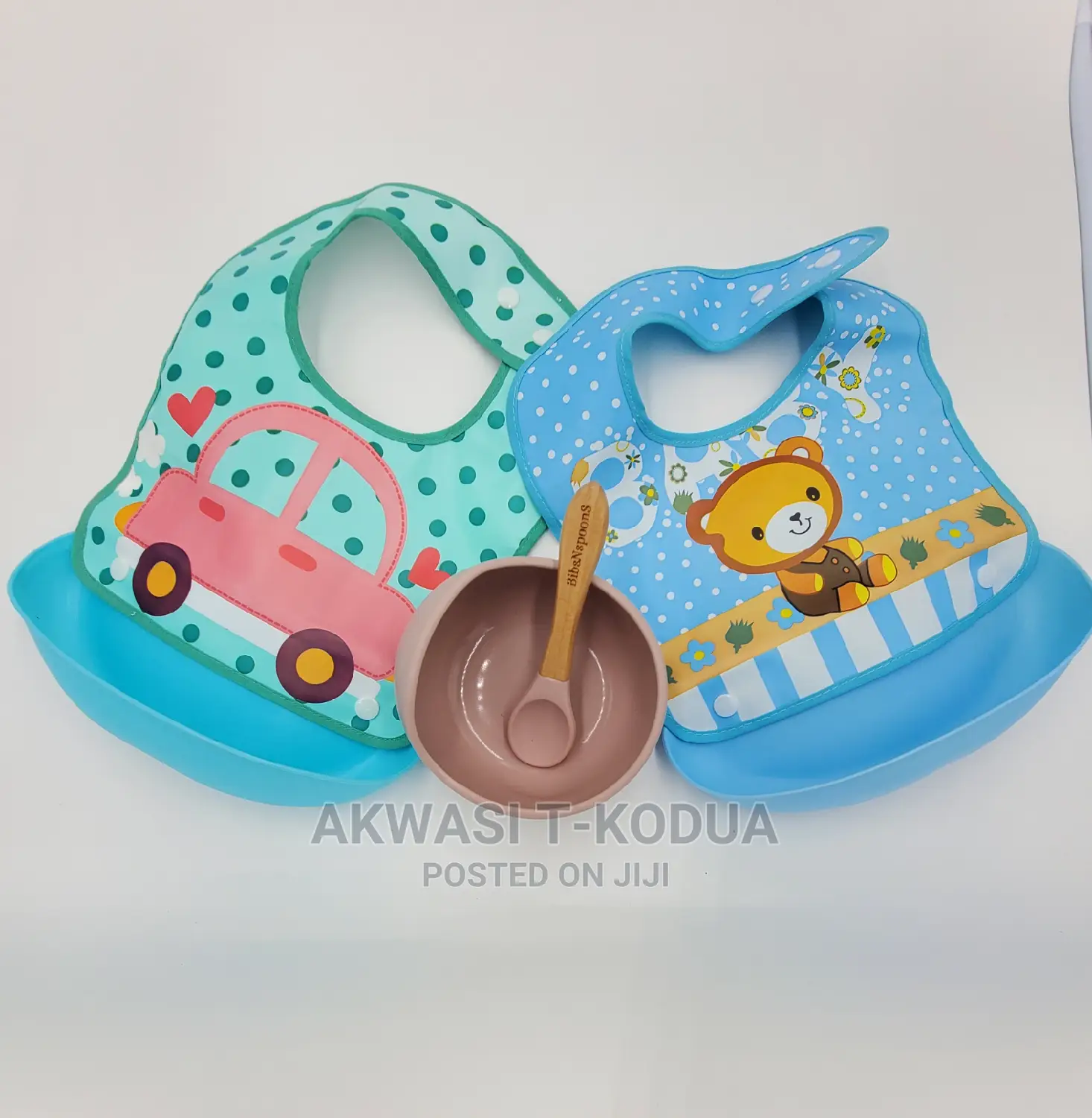 Detachable Bib
