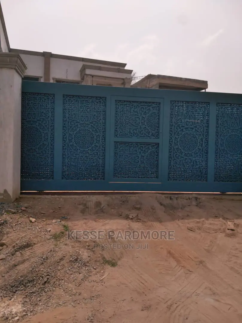 Metal Gate