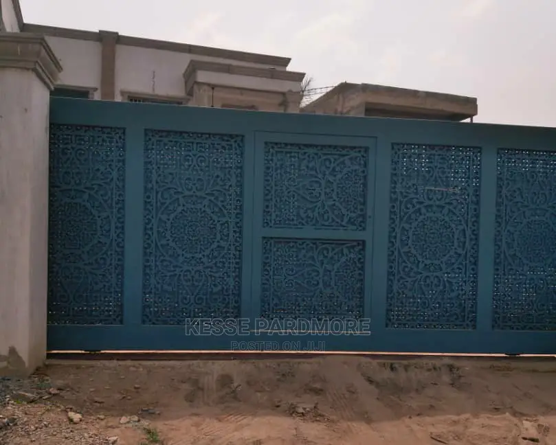 Metal Gate