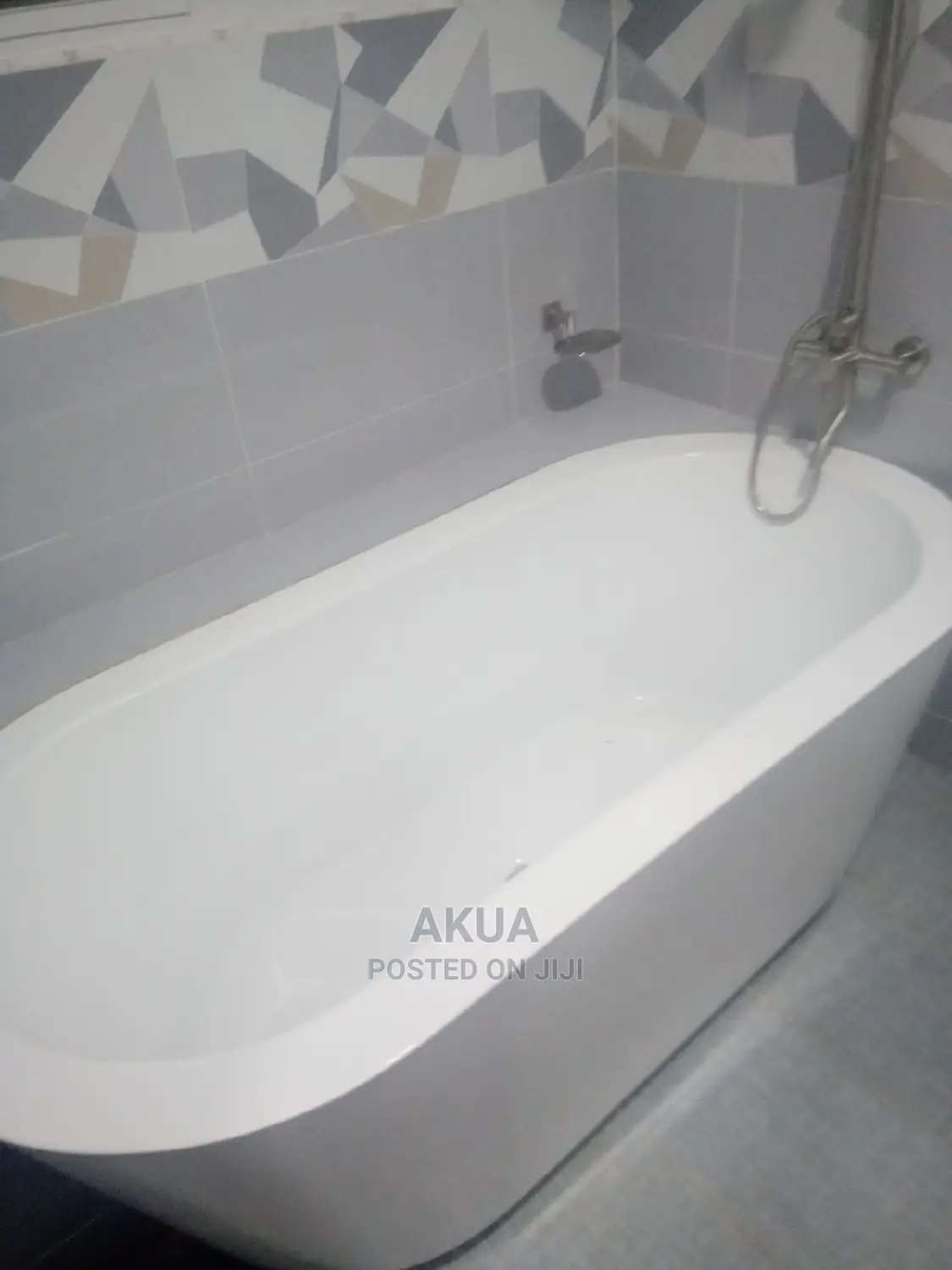 3bdrm House in Emerald Courts, Tema Metropolitan for rent