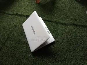 New Laptop Toshiba Satellite C850 4GB Intel Celeron HDD 250GB