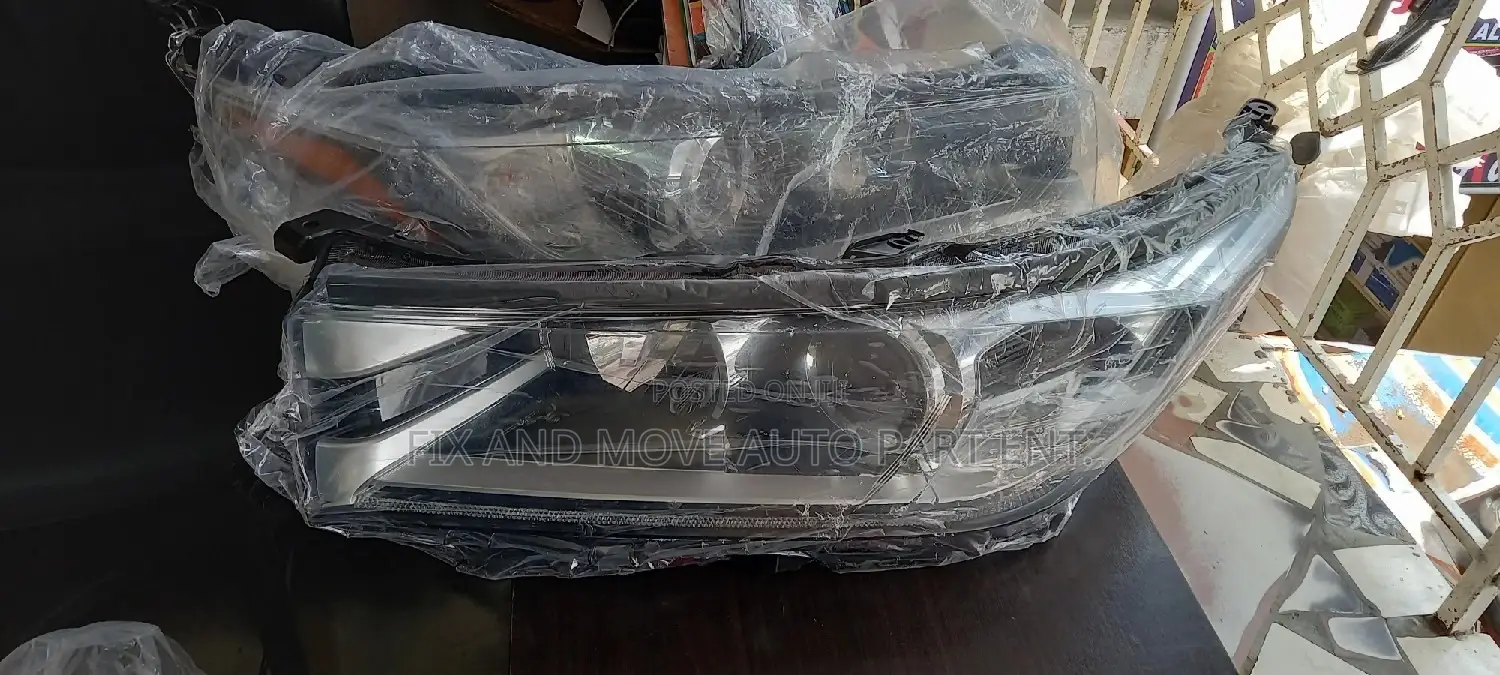 Toyota Highlander 2017-2018 Front HEADLIGHT Pair in Stock