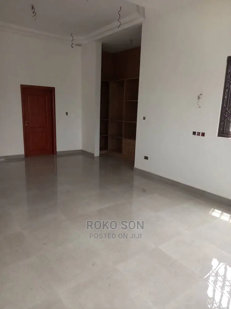 5bdrm Duplex in Dr Roko, Dzorwulu for sale