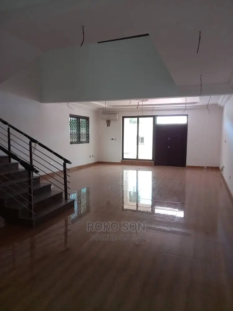 5bdrm Duplex in Dr Roko, Dzorwulu for sale