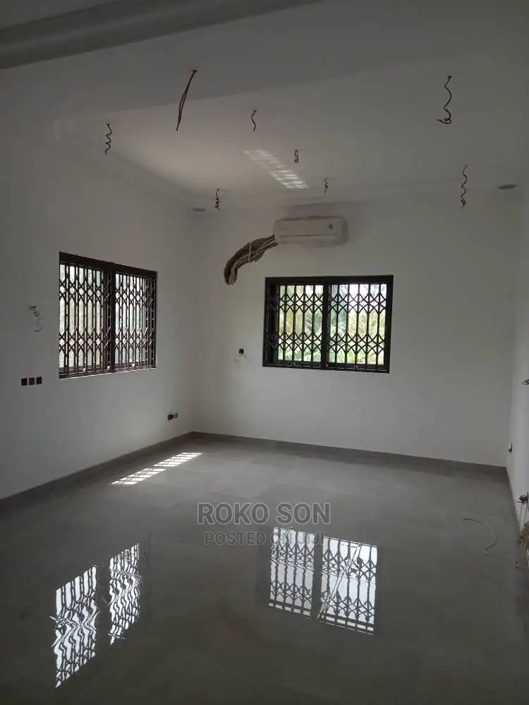 5bdrm Duplex in Dr Roko, Dzorwulu for sale