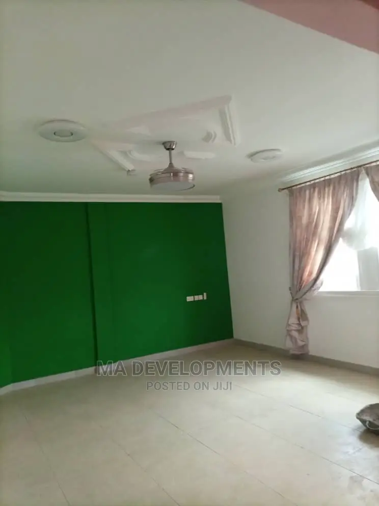 8bdrm Maisonette in Ma Developments, Tema Metropolitan for sale
