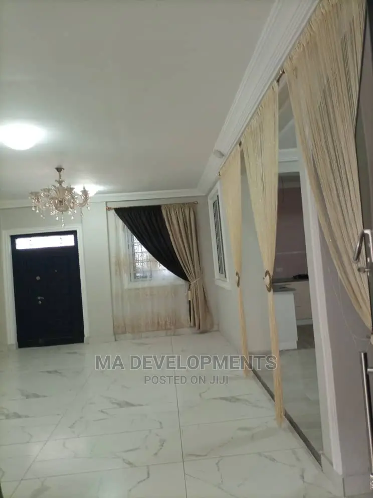 8bdrm Maisonette in Ma Developments, Tema Metropolitan for sale
