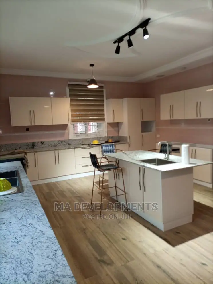 8bdrm Maisonette in Ma Developments, Tema Metropolitan for sale