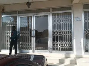 Big Spacious Shop at Osu for Rent