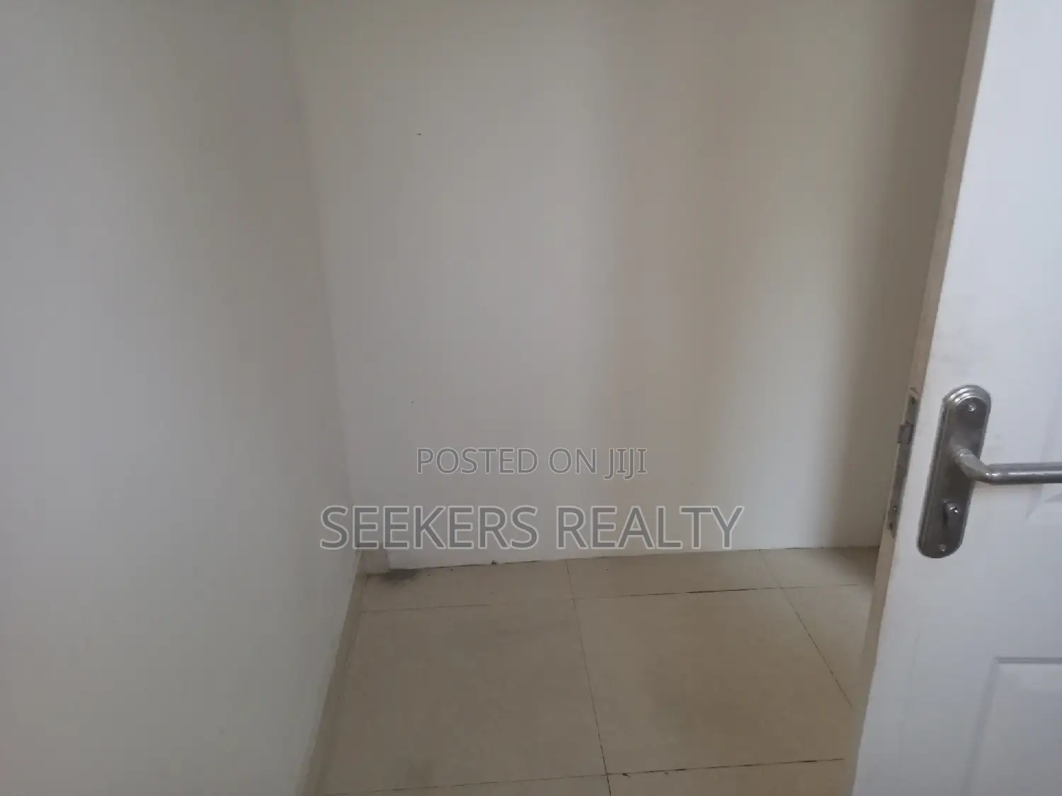 Big Spacious Shop at Osu for Rent