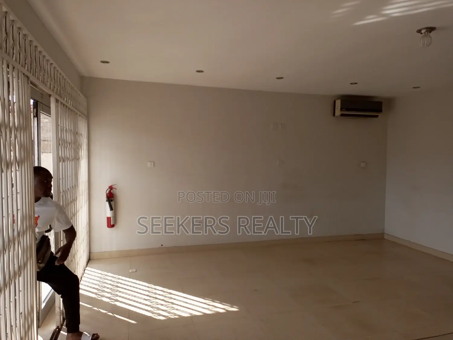 Big Spacious Shop at Osu for Rent