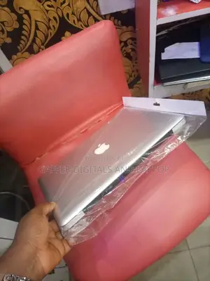 New Laptop Apple MacBook 2012 4GB Intel Core 2 Duo SSD 256GB