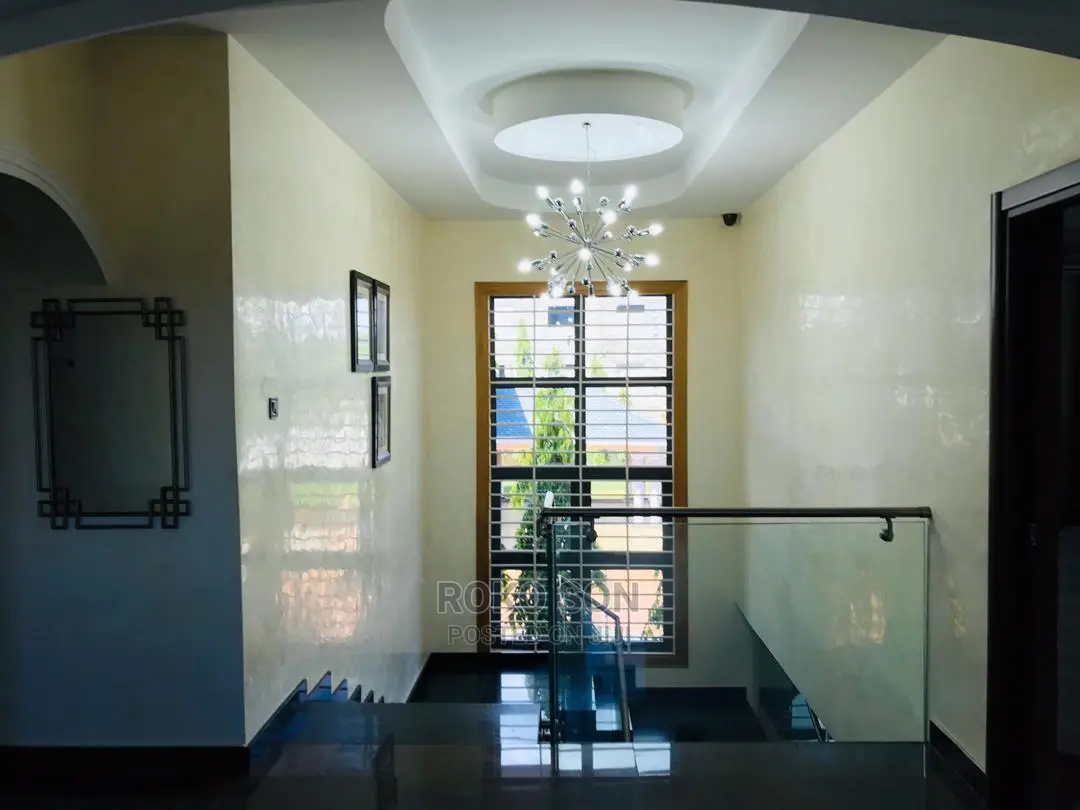 5bdrm Duplex in Dr Roko, American House for Sale