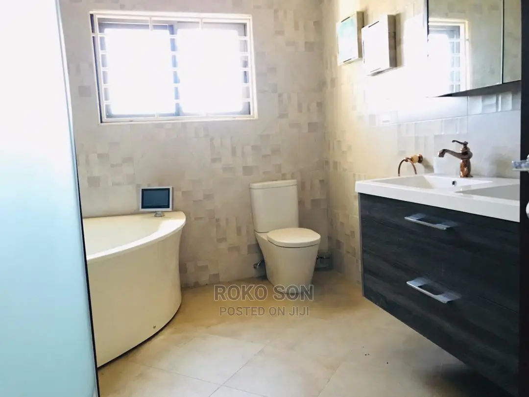 5bdrm Duplex in Dr Roko, American House for Sale