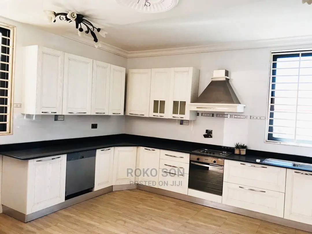 5bdrm Duplex in Dr Roko, American House for Sale