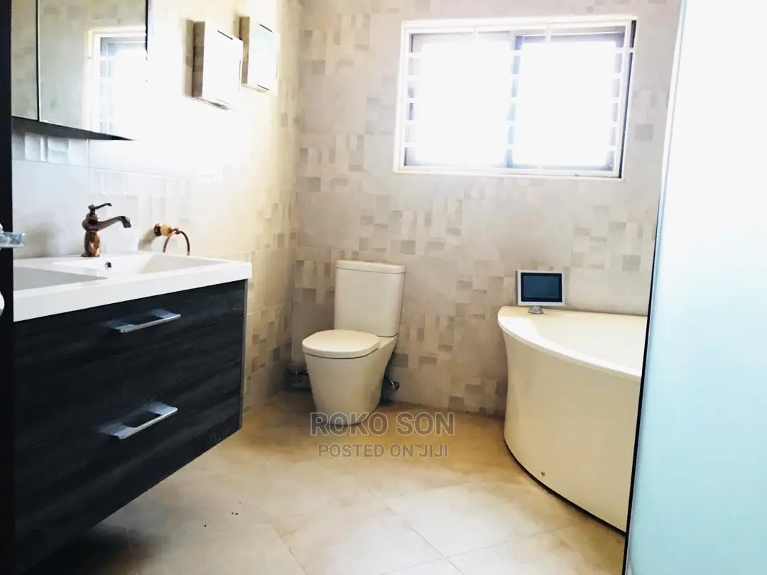 5bdrm Duplex in Dr Roko, American House for Sale