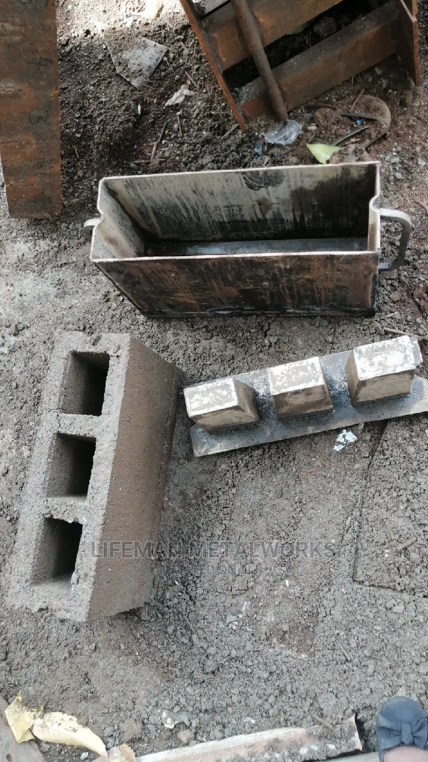 Single Manual Hollow Pin Mould