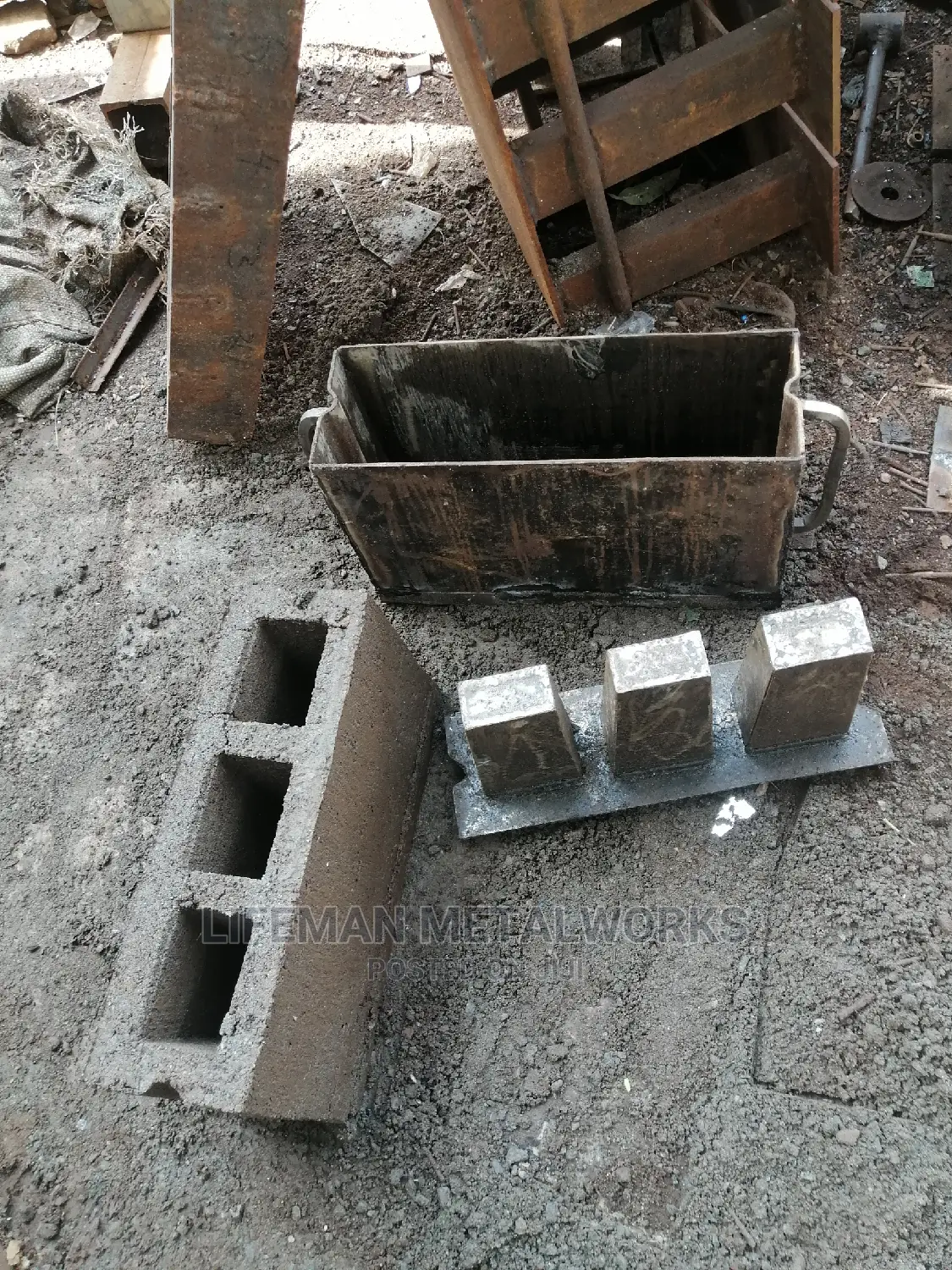 Single Manual Hollow Pin Mould