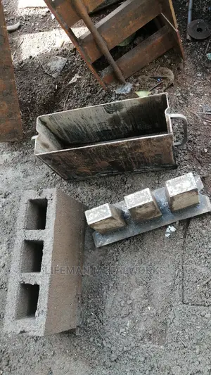 Single Manual Hollow Pin Mould