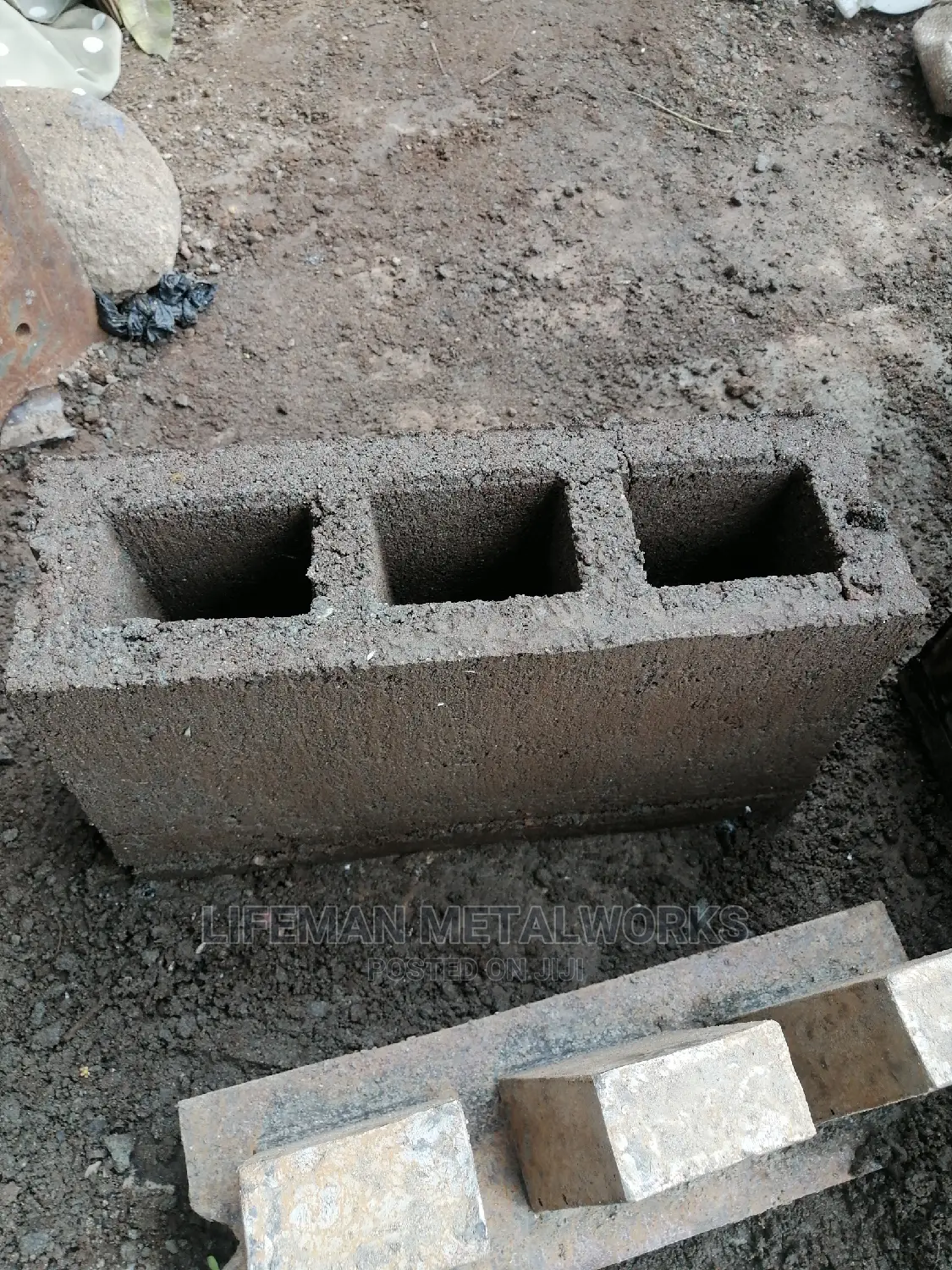 Single Manual Hollow Pin Mould