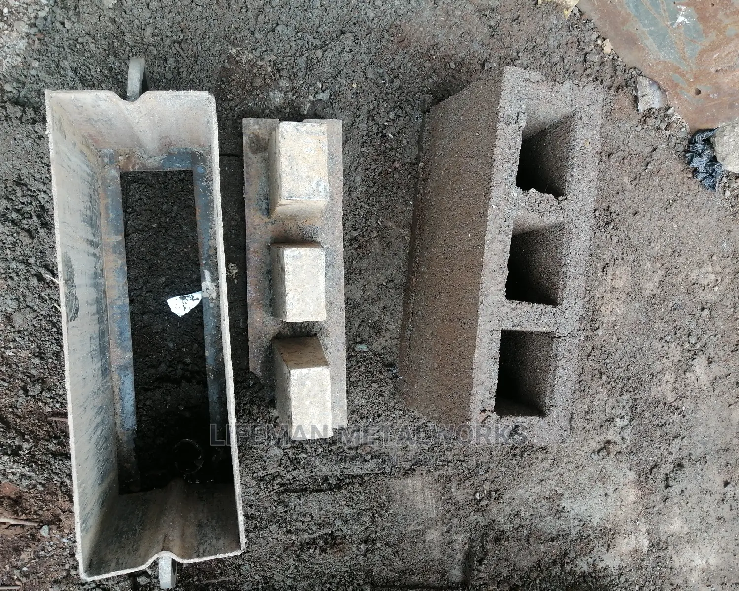 Single Manual Hollow Pin Mould
