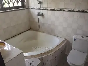 4bdrm Townhouse / Terrace in Legacy Consult, Ledzokuku-Krowor for rent