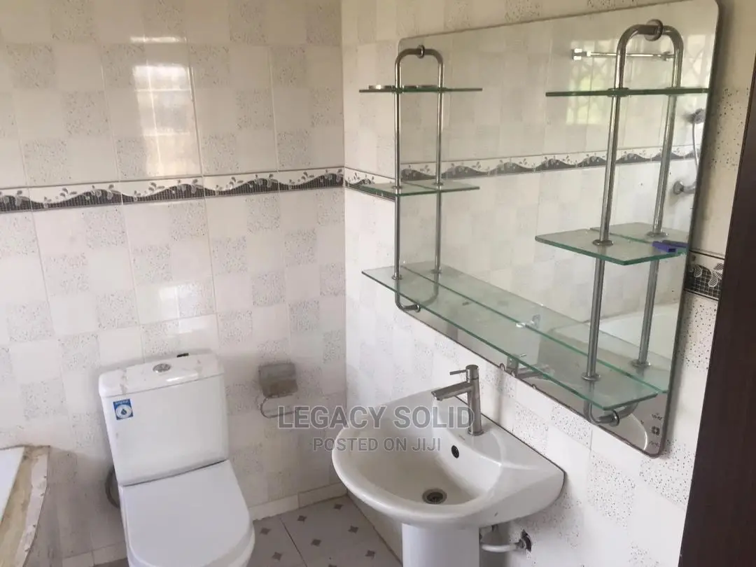 4bdrm Townhouse / Terrace in Legacy Consult, Ledzokuku-Krowor for rent
