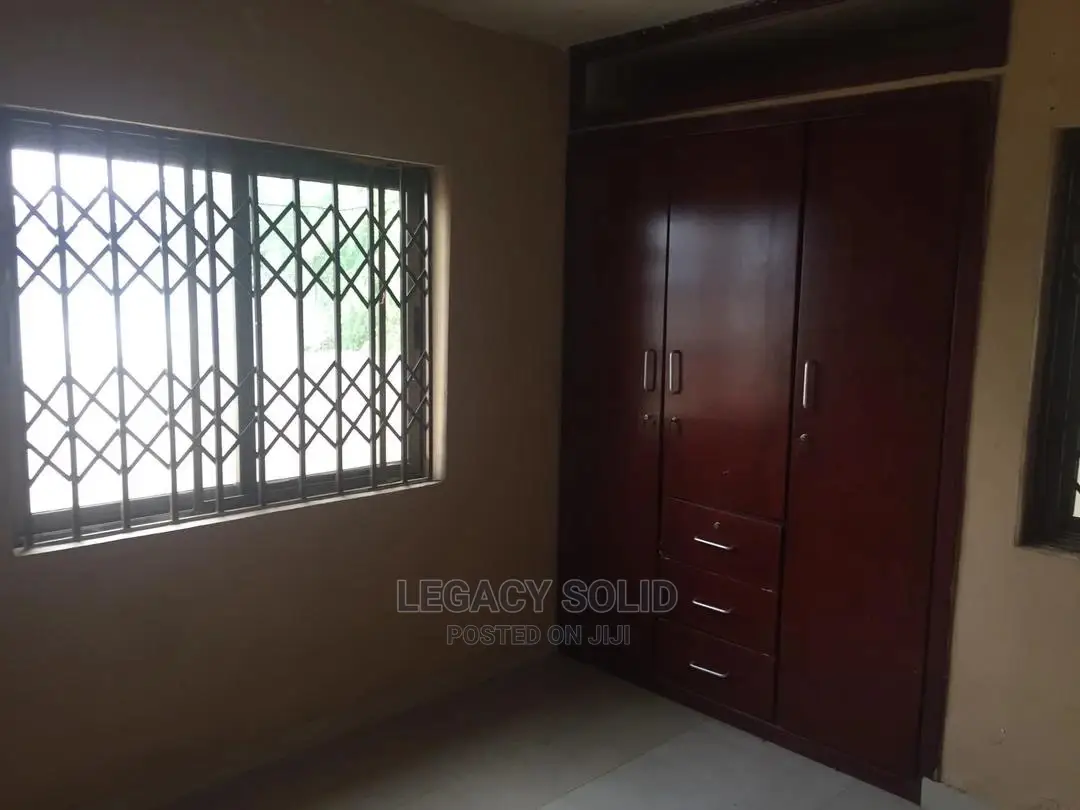4bdrm Townhouse / Terrace in Legacy Consult, Ledzokuku-Krowor for rent