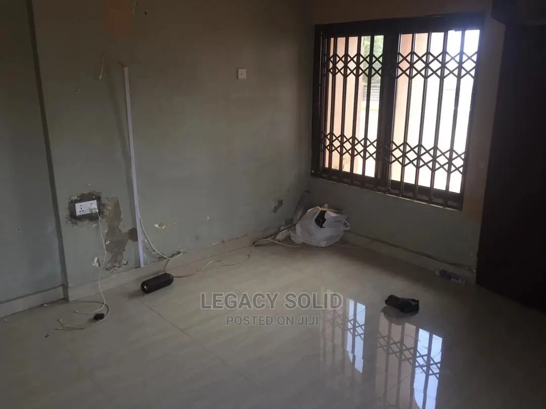 4bdrm Townhouse / Terrace in Legacy Consult, Ledzokuku-Krowor for rent