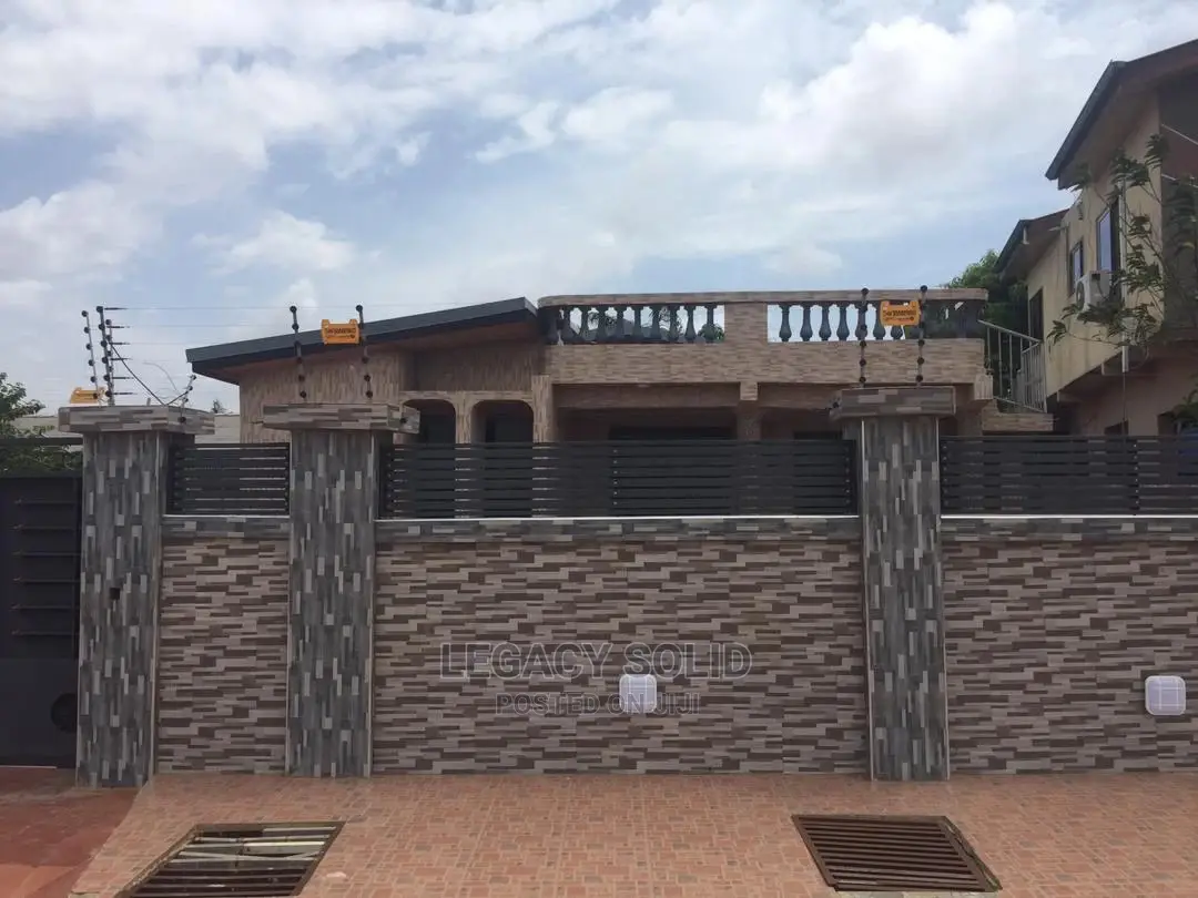 4bdrm Townhouse / Terrace in Legacy Consult, Ledzokuku-Krowor for rent
