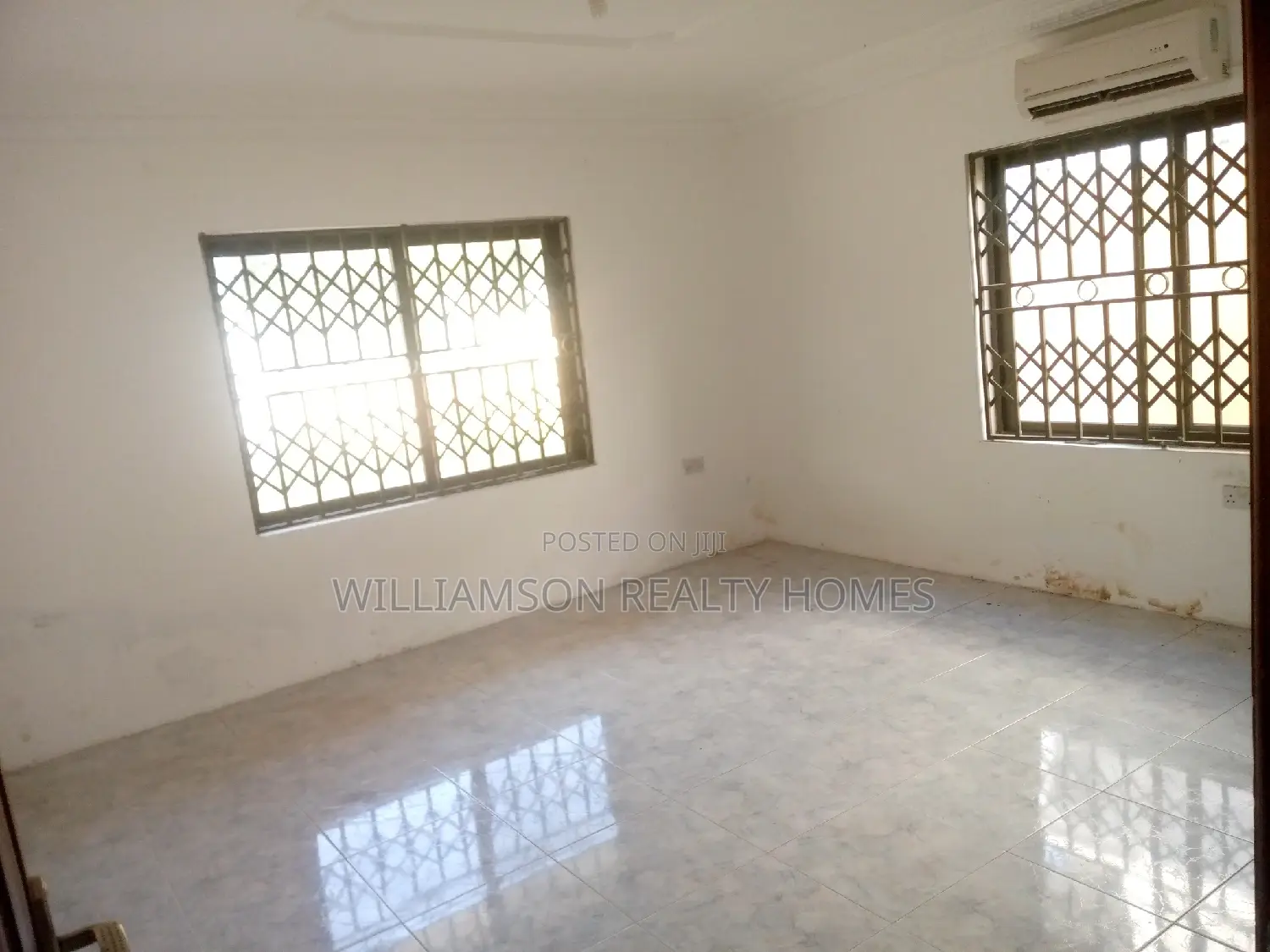 4bdrm Duplex in Community 18 Estate, Spintex for rent