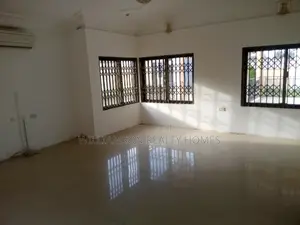 4bdrm Duplex in Community 18 Estate, Spintex for rent
