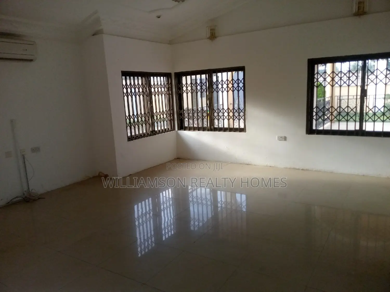 4bdrm Duplex in Community 18 Estate, Spintex for rent