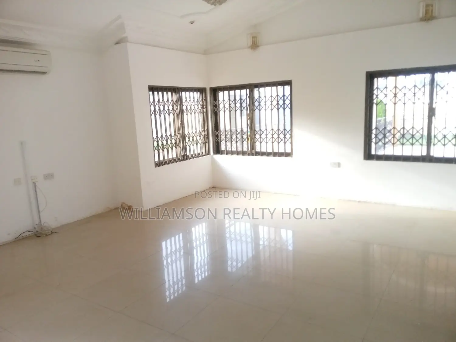 4bdrm Duplex in Community 18 Estate, Spintex for rent