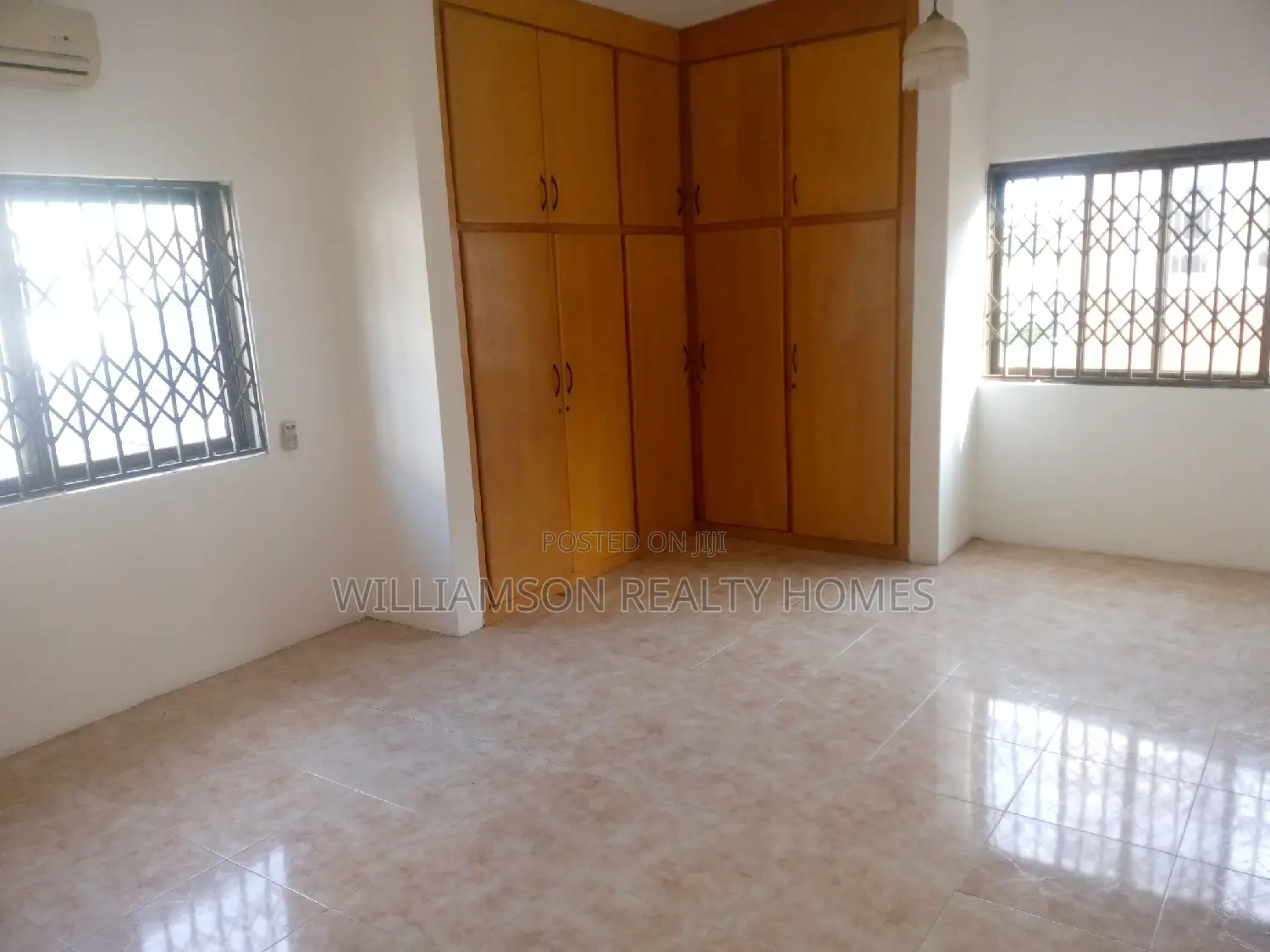 4bdrm Duplex in Community 18 Estate, Spintex for rent