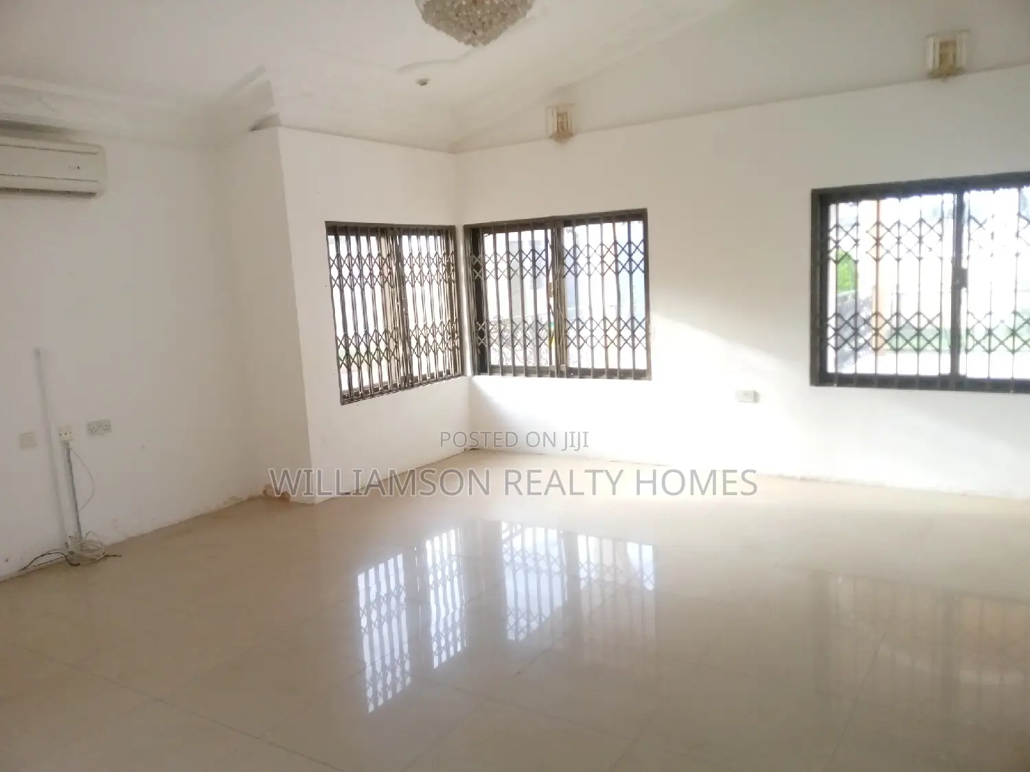 4bdrm Duplex in Community 18 Estate, Spintex for rent