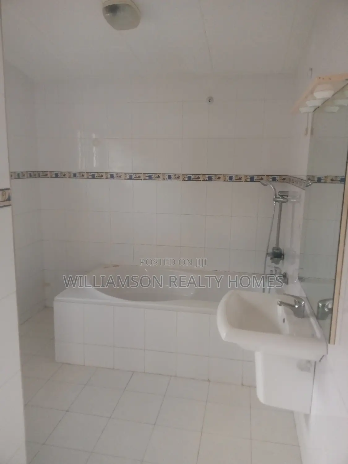 4bdrm Duplex in Community 18 Estate, Spintex for rent