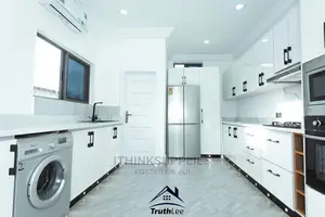 5bdrm House in Kojoatinka, Spintex for Sale