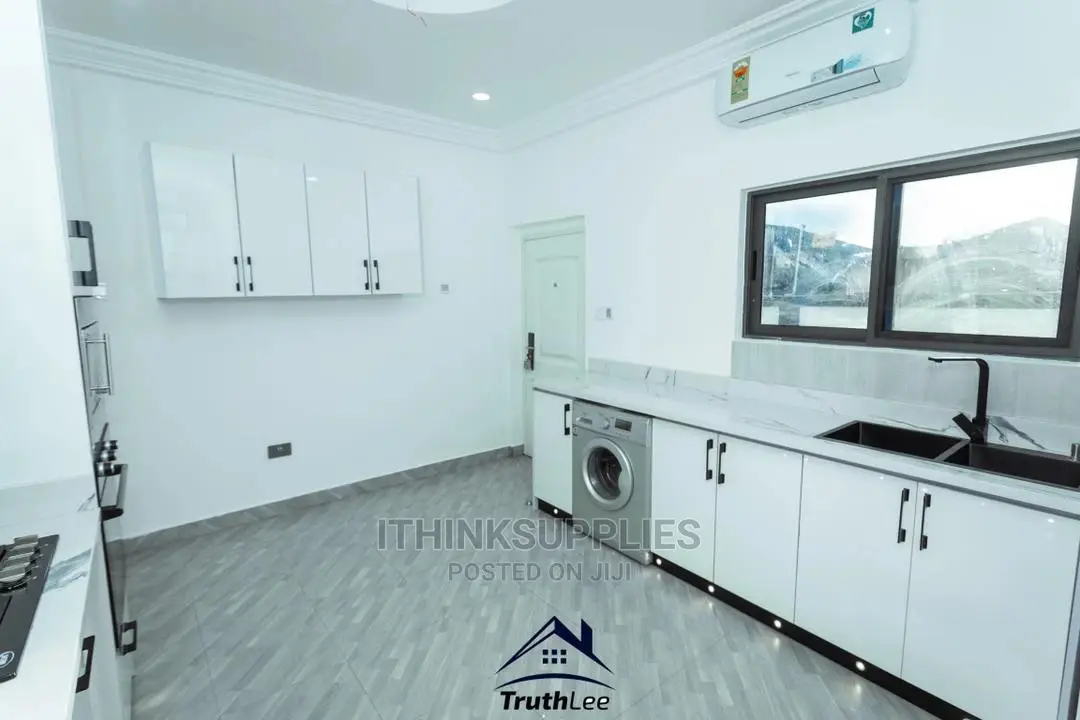 5bdrm House in Kojoatinka, Spintex for Sale