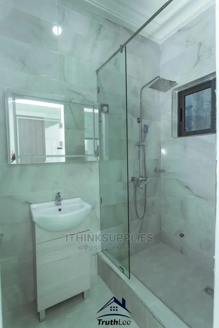 5bdrm House in Kojoatinka, Spintex for Sale