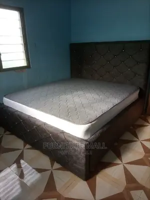Lovely Executive Queen-size Bed With Mattress
