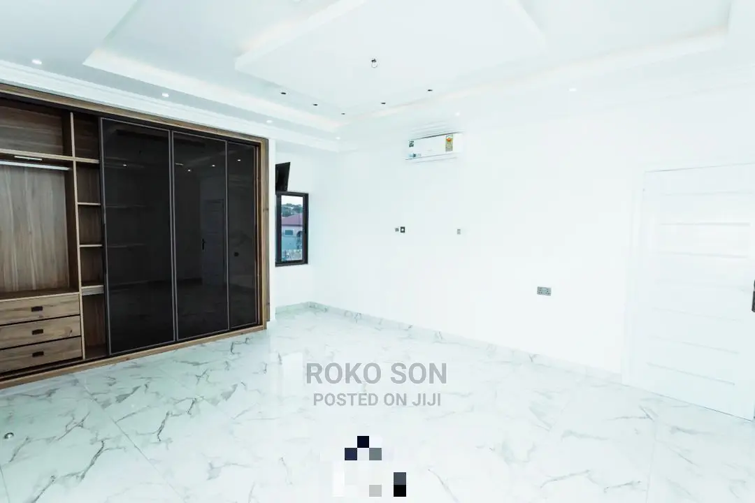 5bdrm Duplex in Dr Roko, Spintex for Sale