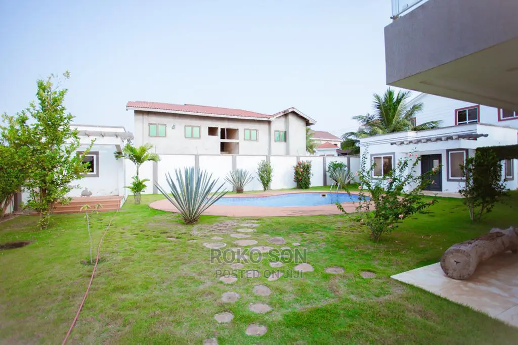 7bdrm Mansion in Dr Roko, Airport Residential Area for Sale